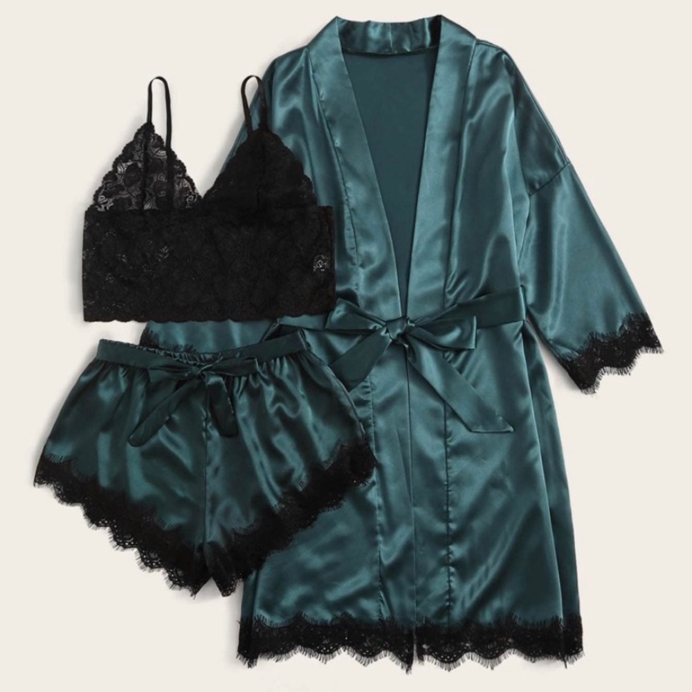 Clothes - Picture 3 of 15